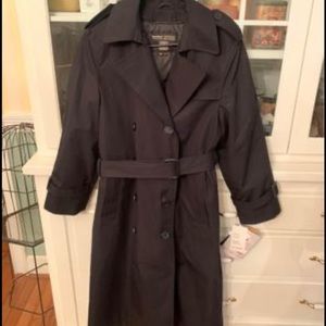 One size, full lengthBlack trench coat — Photos are blurry, can send better ones